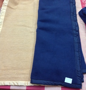 Couverture Raschel tissée 160x220 cm personnalisée 100% acrylique solide rayé 2 Kg style uni brossé quatre saisons portable - Product Image 4