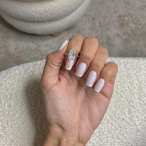 Anillo de Compromiso y Boda Solitario con Diamante Ovalado de 4 Quilates Cultivado en Laboratorio, Oro Blanco de 18K, Certificado IGI, Regalo de Lujo para Ella - Product Image 3