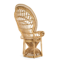 Chaise Grand Paon en rotin avec coussin d'assise Couleur naturelle Une chaise de salle à manger en rotin utilisée dans le cadre d'une fête d'hôtel de mariage