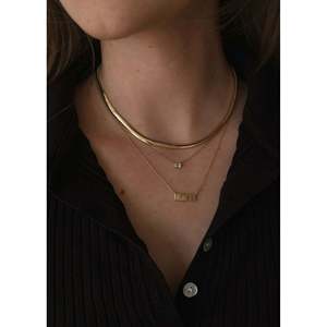 Collier flottant en or blanc solitaire avec diamant taille émeraude, perle d'eau douce plaquée rhodium, saphir, zircon, moissanite - Product Image 3