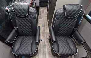 <span class=keywords><strong>Mercedes</strong></span>-Benz <span class=keywords><strong>Sprinter</strong></span> Cargo Van <span class=keywords><strong>4x4</strong></span> certifié d'occasion 2024, empattement 170 pouces, faible kilométrage, prêt pour flotte commerciale, expédition mondiale - Product Image 2