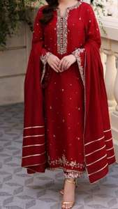 2025 @ Hermoso indio/pakistaní rojo largo Kurta, pantalón y vestido Dupatta con Dabka adornado, perlas, trabajo de piedra para ropa de fiesta - Product Image 2