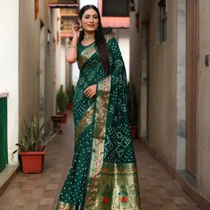 Güzel Bandhej tasarımı ve Paithani zengin Pallu sahip Bollywood güzel ipek saree