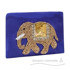 Artigianato a mano con perline di elefante portamonete viola con ricamo artigianale accessorio sostenibile da donna statuetta di natale e giocattolo - Product Image 1