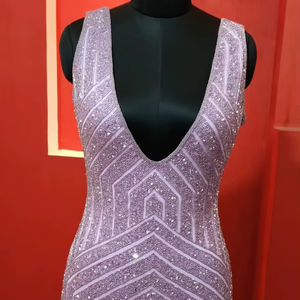 Robe de soirée longue de luxe pour femme, col licou, bretelles spaghetti, longueur thé, ornée de perles et de chaînes à pampilles - Product Image 1