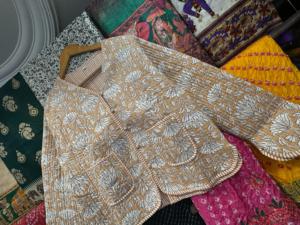 Chaquetas Kantha con estampado de bloques a mano de algodón indio, chaquetas acolchadas de algodón puro para mujer, chaquetas de invierno - Product Image 5