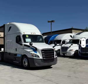 Camión Semirremolque Cascadia 126 Sleeper USADO Limpio, Modelo 2025 - Dormitorio con Techo Elevado, 455HP, 12 Velocidades, Transmisión Automática Dt12, Listo para Exportar - Product Image 1