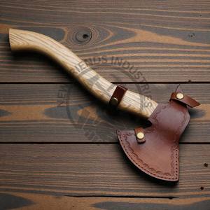 Hacha Tomahawk de Acero de Damasco Hecha a Mano, Personalizada, Forjada a Mano, para Campamento al Aire Libre, con Mango de Madera de Fresno y Funda - Product Image 4