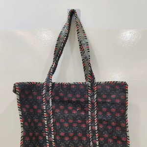 Sac fourre-tout matelassé en coton imprimé à la main, sacs fourre-tout traditionnels indiens faits à la main avec des imprimés, sac fourre-tout avec des poches intérieures - Product Image 1