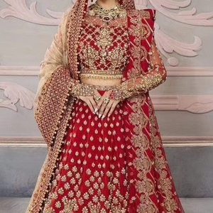 Blusa nupcial elegante para mujer 2025 @, vestido Lehenga & Dupatta con Dabka adornado pesado, perla, piedra, cuentas de cristal funcionan - Product Image 1