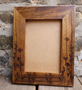 Cadre photo en bois créatif de style européen moderne 4*6, sculpté à la main, remplissage en résine blanc cassé, écologique, montage mural vertical - Product Image 2