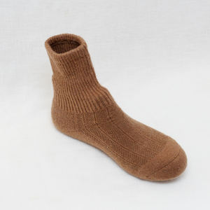 Chaussettes en laine pour l'hiver Chaussettes en laine de Mongolie de qualité supérieure pour hommes, chaudes et douces, durables, marron camel - Product Image 1