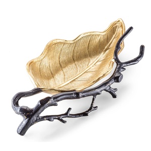 Bol de service au design moderne et forme de feuille et de branche bol de service de fruits et bol de service de noix en couleur dorée et noire - Product Image 1