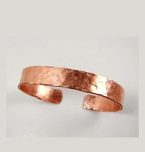 Pulsera de cobre, producto de joyería apto para mercados de exportación, con artesanía de primera calidad, diseño minimalista y brillo duradero. - Product Image 1