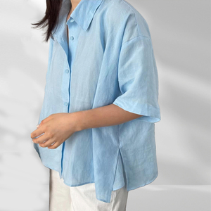 Camicetta estiva fresca manica corta con spacco di lino da donna Averu - Product Image 1
