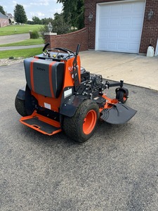 เครื่องตัดหญ้าแบบยืนขับ Kubota SZ26-52 ปี 2025 สำหรับงานพาณิชย์ ระบบ Zero Turn กำลัง 26 แรงม้า เครื่องยนต์เบนซิน V-twin ระบายความร้อนด้วยอากาศ พร้อมระบบหัวฉีด EFI สำหรับตัดหญ้า - Product Image 5