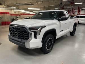 Toyota Tundra 4WD SR5 2023 Usada en Buen Estado - Product Image 3