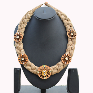 Collier en perles de jute dorées, style tribal indien, design tendance, pour femmes et filles - Product Image 3