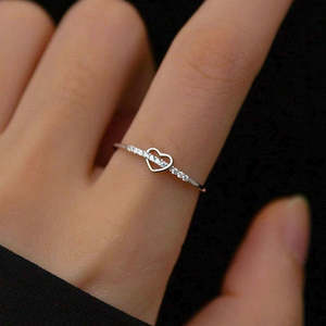 Anillo de Plata Fina Hallmark con Corazón para San Valentín, Bañado en Rodio con Incrustaciones de Circonio, Lindo Regalo de Joyería para Parejas - Product Image 1
