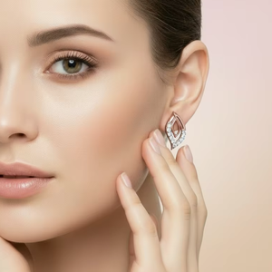 Pendientes de tuerca con diseño de racimo de ilusión de diamantes naturales y oro de 14 quilates – Doble halo cuadrado para mujer |   Joyería Elegante y Moderna para Uso Diario - Product Image 5