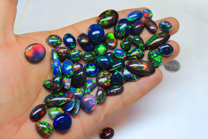Opale noire éthiopienne attrayante, pierre précieuse de forme mixte, Welo, jeu de couleurs brillant, opales noires, pierres d'opale en vrac, cabochon d'opale - Product Image 2