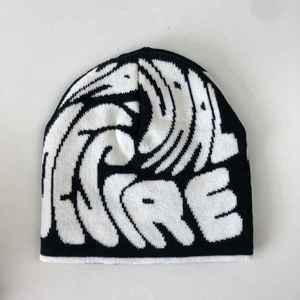 Haute Qualité Designer Acrylique Laine Bonnet D'hiver Chapeaux pour Femmes Solide Logo Personnalisé Tricoté À La Main Jacquard Technique Casual Patch - Product Image 3