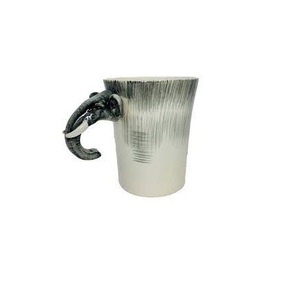 Tazas de metal de diseño estándar clásico con un acabado pulido perfecto para la estética de la cocina rústica o moderna - Product Image 6