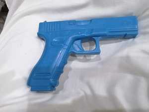 Simulador de Entrenamiento Profesional Compacto de Polímero para Instrucción de Seguridad y Práctica de Portación en Funda - Product Image 6