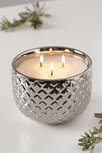 Bougie décorative en métal faite à la main avec texture artistique, parfaite pour les soirées romantiques et le salon. - Product Image 3
