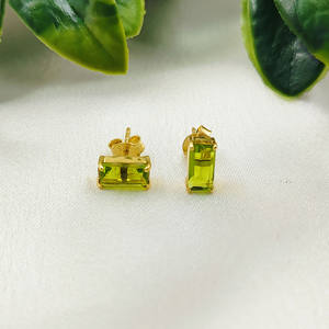 Pendientes de Peridoto en Corte Baguette - Piedra de Nacimiento de Agosto, Plata de Ley 925 Chapada en Oro, Joyería Hecha a Mano, Engaste de Perno al por Mayor - Product Image 5