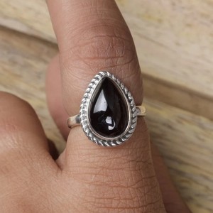 แหวนพลอย925สีเงินสเตอร์ลิงแบบมินิมอลขนาด7x9มม. ลูกแพร์โกเมนสีแดงการตั้งค่าตัวเรือนแบบบาฮามาสสำหรับปาร์ตี้ - Product Image 4