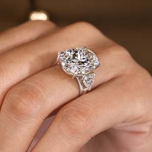 Anillo de Diamante CVD Cultivado en Laboratorio de 5.00 Quilates, Corte Ovalado, con Diamantes en Forma de Pera Laterales, Oro Sólido de 14K, Anillos de Compromiso y Boda, Certificado IGI - Product Image 2