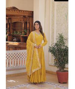 El último diseñador de bodas y festivales usa vestidos largos Anarkali con borde bordado conjunto Dupatta elegante para mujeres - Product Image 1