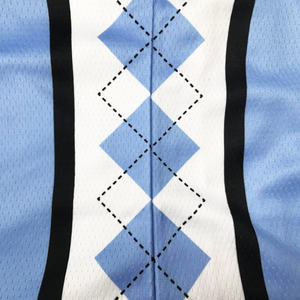 Uniforme de baloncesto personalizado para hombre de la mejor calidad, ropa de Club deportivo, conjunto de poliéster 100% transpirable hecho en Pakistán - Product Image 4