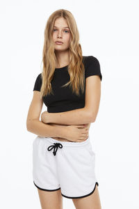 Shorts pour femmes, jupe-short athlétique à taille croisée avec poches, extensible, pour le tennis, le golf, l'entraînement, les sports, ensemble avec logo personnalisé - Product Image 4