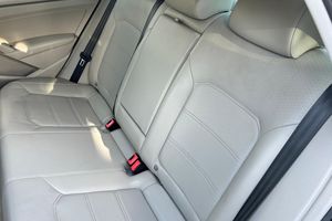 ใช้แล้ว LHD/RHD 2014 V0LKSWAGEN Passat TDI SE - Product Image 6