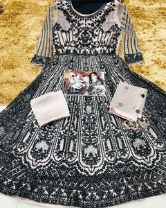 ชุดเดรสตาข่ายปักลายผีเสื้อแบบชาวปากีสถานแบบยาวชุดเดรสสำหรับงานแต่งงานแขนยาวแบบ Flair BOTTOM สำหรับชนเผ่าฤดูร้อน