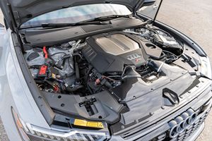 รถยนต์ออดิน RS/6 Avent ปี 2022 รุ่นอัตโนมัติแบบ Wagon พร้อมหลังคาซันรูฟ ไฟหน้า กล้องมองหลัง 360 องศา เบาะไฟฟ้า - Product Image 6