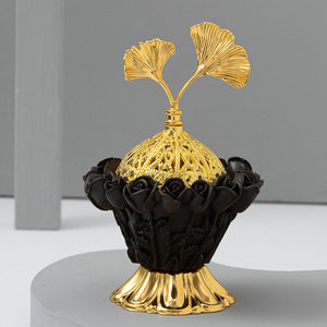 Élégante silhouette d'un brûleur d'encens arabe en métal et céramique ajoute du charme à toute décoration, cadeaux de pendaison de crémaillère - Product Image 1