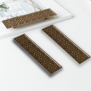 มือจับตู้ทรงสี่เหลี่ยมผืนผ้า โลหะผสมสังกะสี ดีไซน์หรูหราทันสมัย พื้นผิวมีเท็กซ์เจอร์ ทนทาน เหมาะสำหรับห้องครัว ห้องรับประทานอาหาร ห้องน้ำ ตู้เสื้อผ้า และเฟอร์นิเจอร์ - Product Image 1