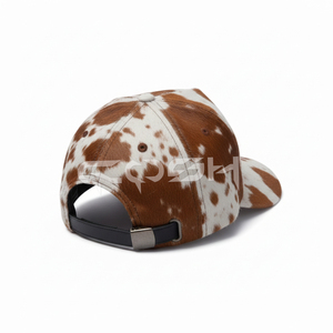 Gorra de béisbol unisex de cuero con pelo de vaca marrón y blanco - Product Image 6