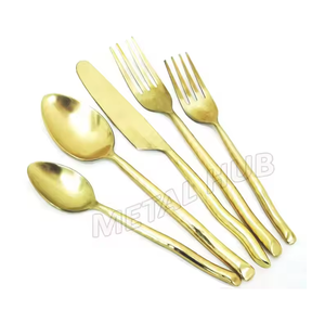 Couverts à poignée en acier inoxydable et métal avec finition dorée Ensemble de couverts nouveau design pour usage domestique Ensemble de couverts de voyage - Product Image 1