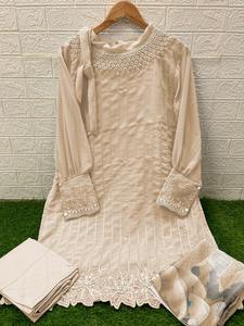 El último diseñador Faux Georgette bordado trabajo Kurti conjunto por Fab Zone - Product Image 5