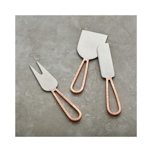 Ensemble de couteaux à fromage doux en acier inoxydable avec lame argentée et poignée en boucle en or rose Pièce maîtresse élégante pour dîner - Product Image 1