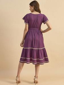 Venta al por mayor de vestido Midi elegante con estampado floral perfecto para fiestas en el jardín y salidas casuales de verano a granel - Product Image 5