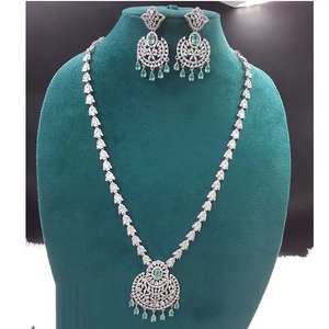 Conjunto de joyas de diamantes americanos con acabado Premium Regalo de la mejor calidad para ella Disponible ahora a un precio razonable - Product Image 2
