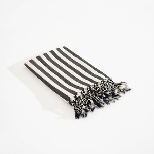 Serviette turque à rayures zébrées, noir et blanc, pour le bain ou les mains - Product Image 5