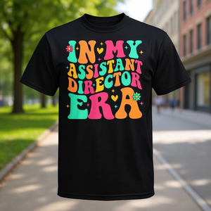 T-shirt promotionnel unisexe pour adulte à col rond et manches courtes avec impression colorée « In My Assistant Director Era » - Product Image 3
