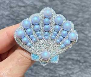 Broches perlées Broche design faite à la main. Accessoires de haute qualité. Broche design unique. Baby shower meilleur cadeau. - Product Image 1