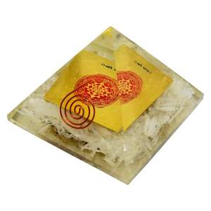 Pirámide de orgonita hecha a mano de la mejor calidad con bobina de cobre para energía positiva y decoración del hogar Suministro mundial disponible - Product Image 2